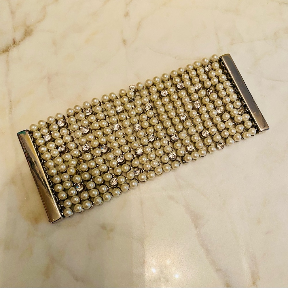 Pearl & rhinestone cuff bracelet 🩶
